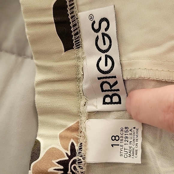 Briggs Women's Floral Cropped Pants - Picture 9 of 13